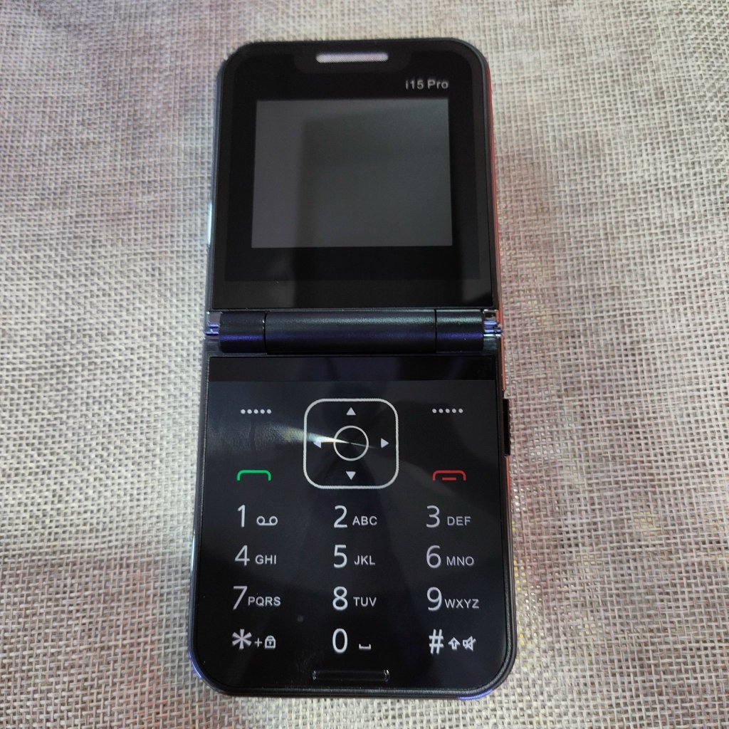 Điện thoại nắp gập i15pro bàn phím