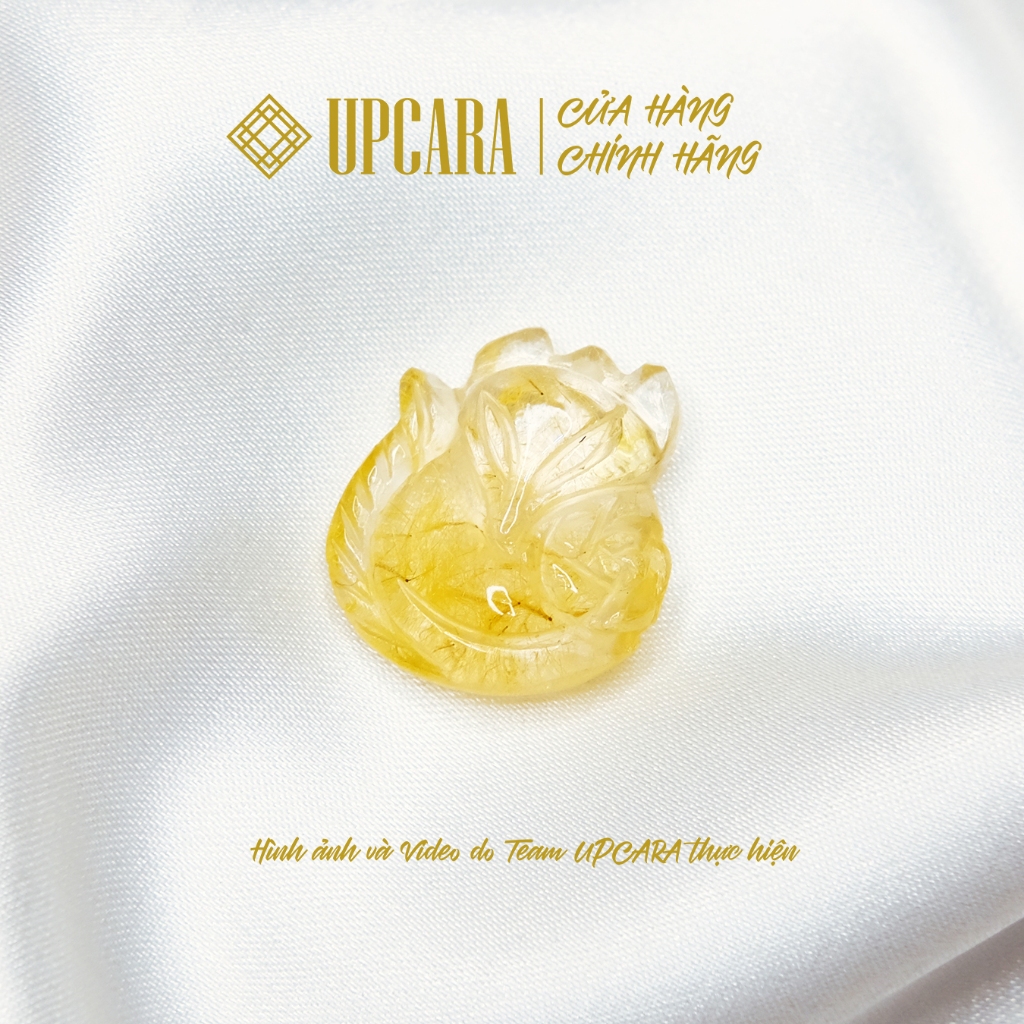 Mặt dây chuyền hồ ly ôm hoa mẫu đơn chất liệu thachanh tóc vàng thiên nhiên UPCARA