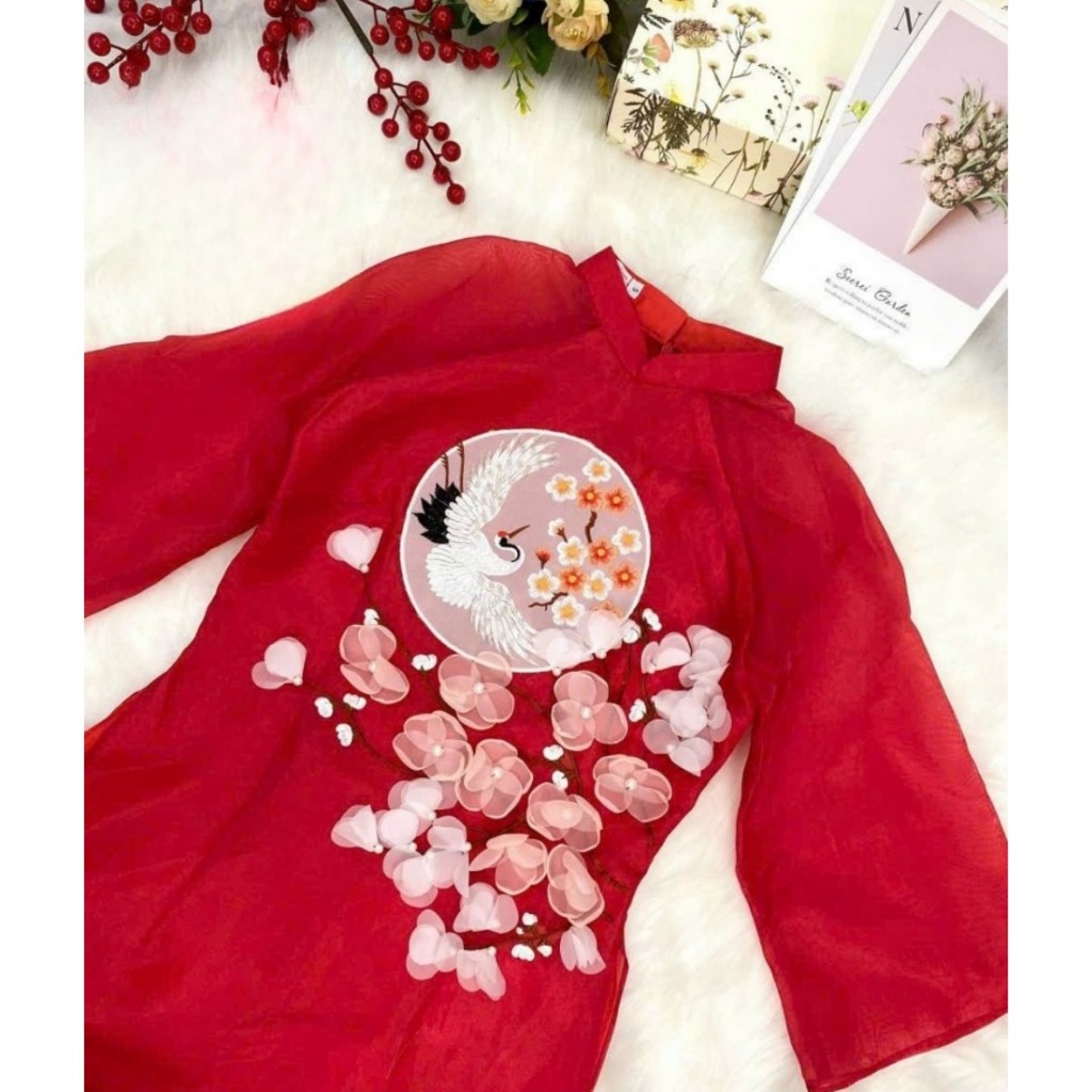 Áo dài cách tân Tết, chất tơ organza, họa tiết thêu + đính kết nổi công phu- màu đỏ - Áo dài Hiếu Hạnh