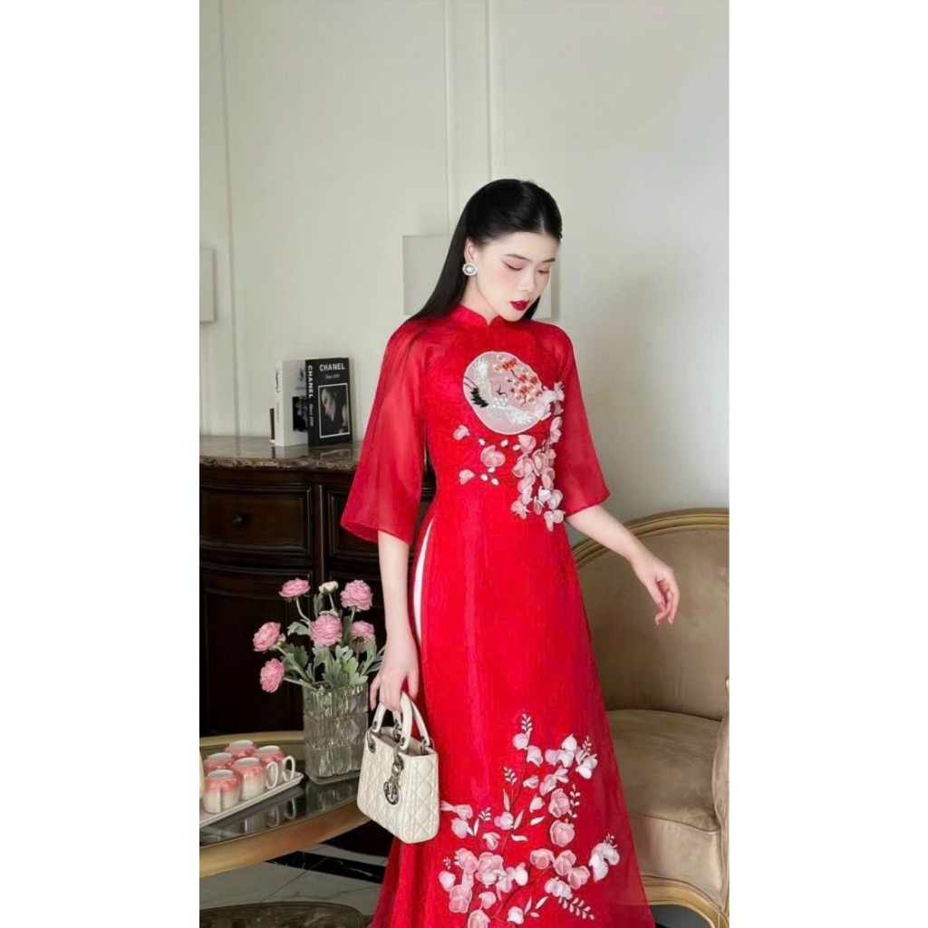 Áo dài cách tân Tết, chất tơ organza, họa tiết thêu + đính kết nổi công phu- màu đỏ - Áo dài Hiếu Hạnh