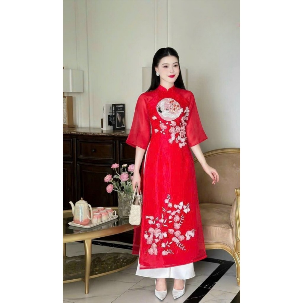 Áo dài cách tân Tết, chất tơ organza, họa tiết thêu + đính kết nổi công phu- màu đỏ - Áo dài Hiếu Hạnh