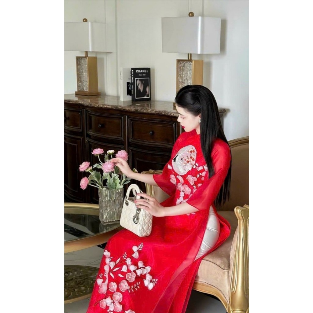 Áo dài cách tân Tết, chất tơ organza, họa tiết thêu + đính kết nổi công phu- màu đỏ - Áo dài Hiếu Hạnh