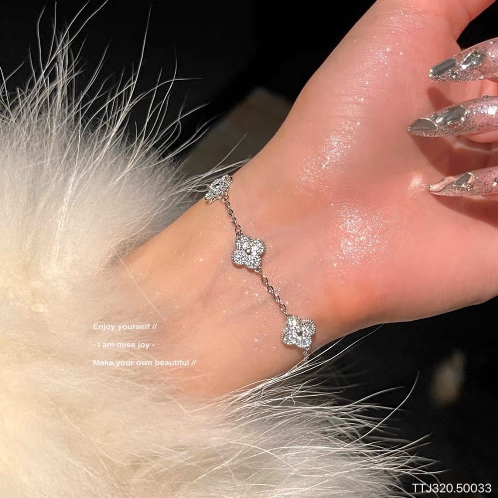 Bộ Hoa Full Đá HD Jewelry - Set Trang Sức Với 3 Món Dây Chuyền, Bông Tai, Lắc Tay VCA Hoa Full Đá 0.9mm