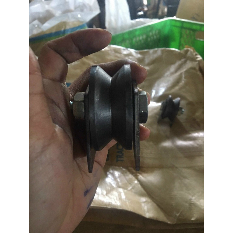 BÁNH XE SẮT ,BÁNH XE RẢNH V 40mm 50mm