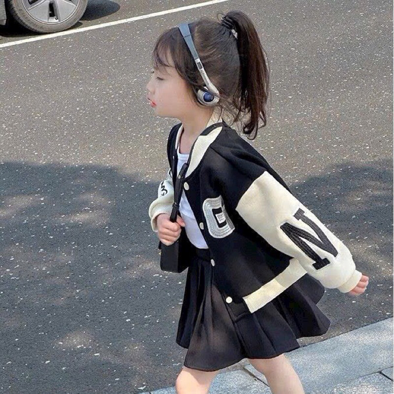 Set ba chi tiết áo khoác bomber kèm áo và chân váy đen xếp ly 10-28kg giá sỉ