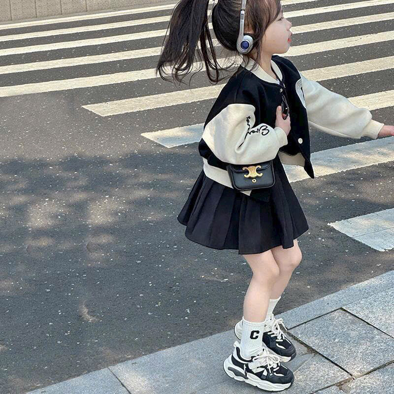 Set ba chi tiết áo khoác bomber kèm áo và chân váy đen xếp ly 10-28kg giá sỉ