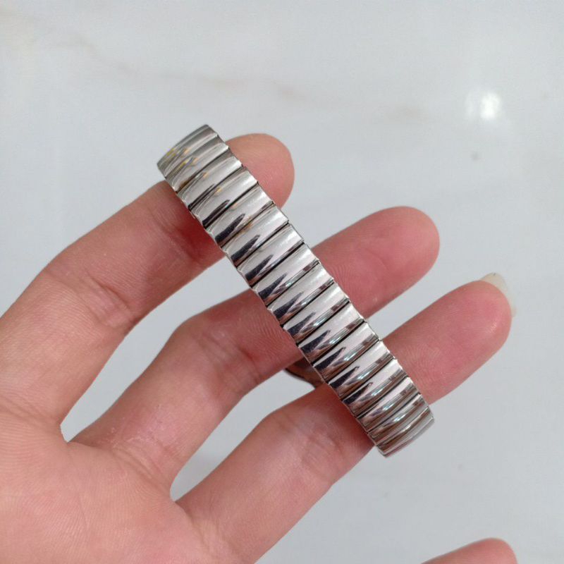 Đồng hồ si nhật nữ dây chun hiệu QUARTZ hình ong hoa độ mới cao 92%