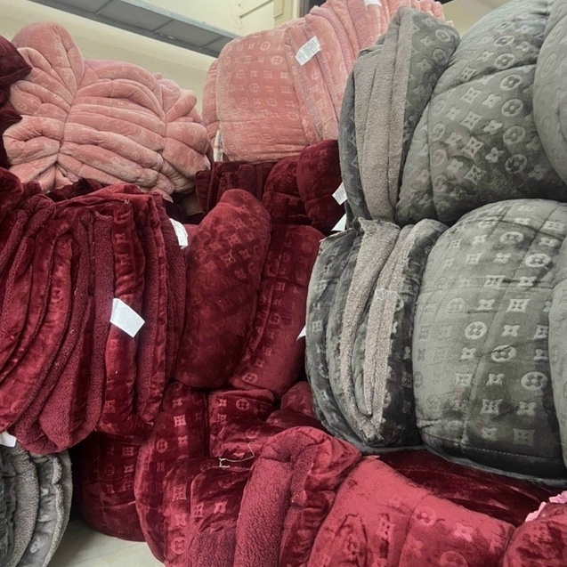 CHĂN LÔNG LUXURY CLASSIC HỌA TIẾT CHỮ VẠN -HÀNG ĐẸP- KT 2mx2m2