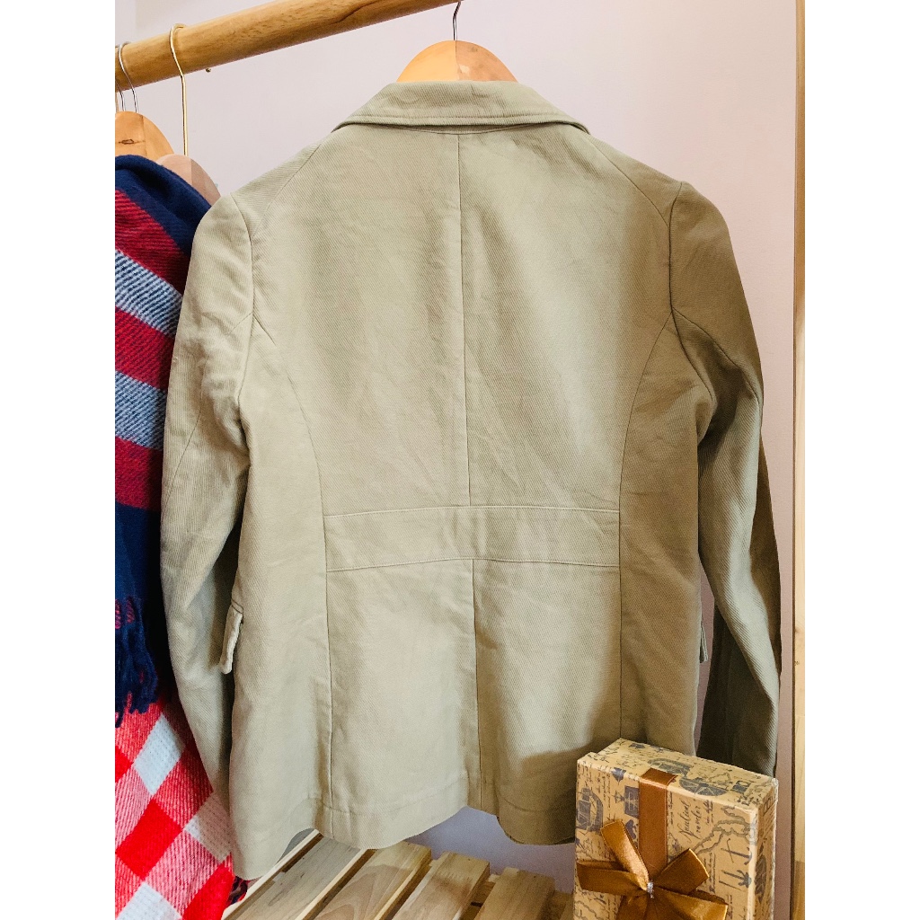 Áo khoác kaki dáng vest ARRIVE