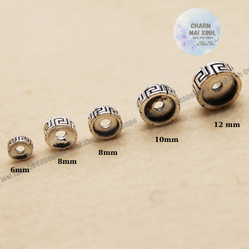 Charm chặn bạc - Hoạ tiết hoa văn