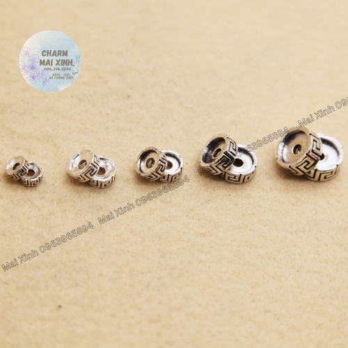 Charm chặn bạc - Hoạ tiết hoa văn