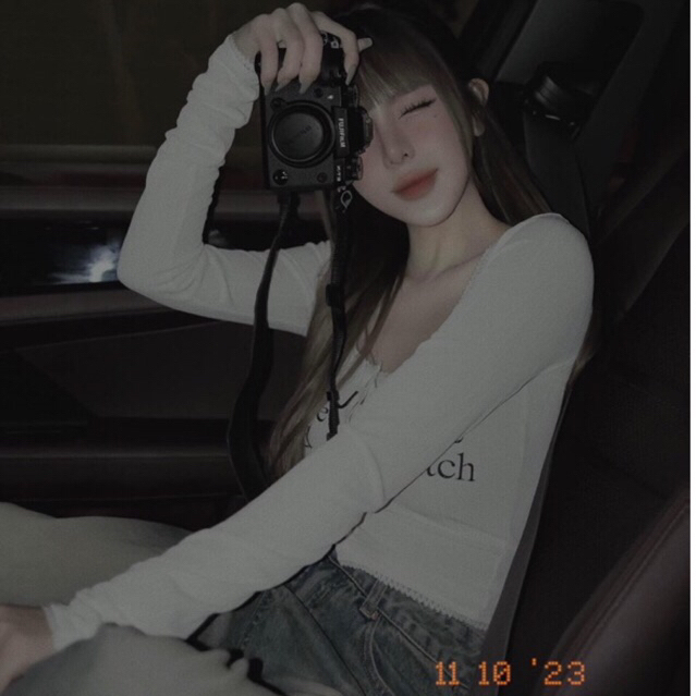 JENNYCLOSET | Áo thun dài tay phối ren hoạ tiết chữ MPB, Áo  dài tay crotop đính khuy MAI PHUONG BUI hàng cao cấp