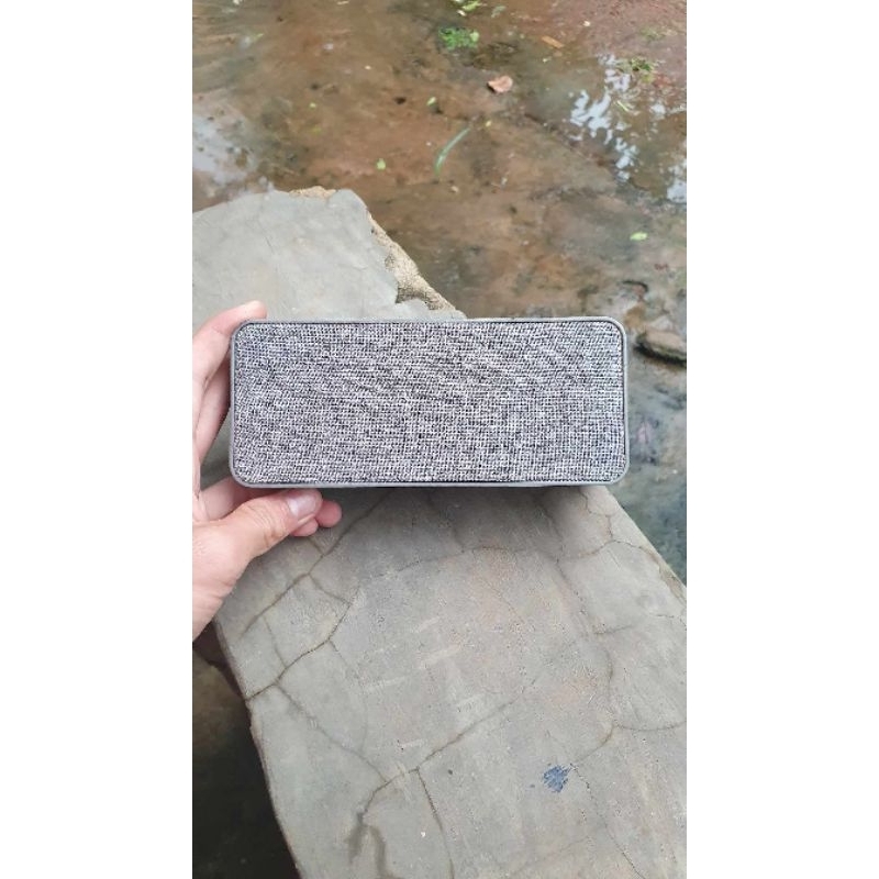 Loa Bluetooth cũ như hình nha