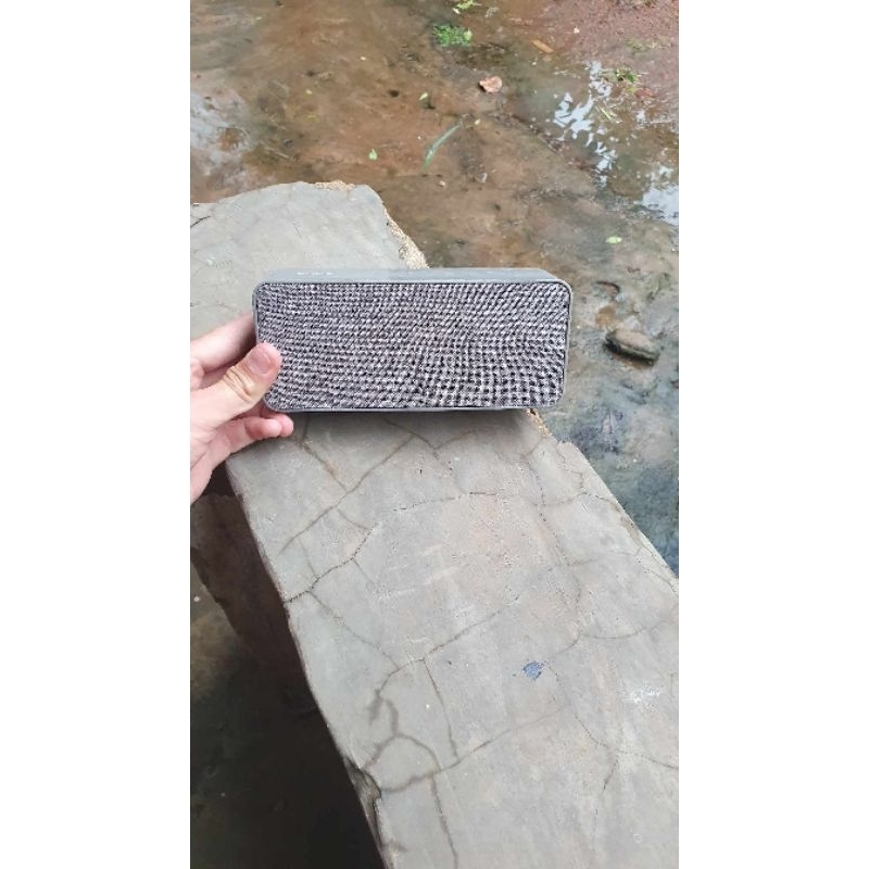 Loa Bluetooth cũ như hình nha