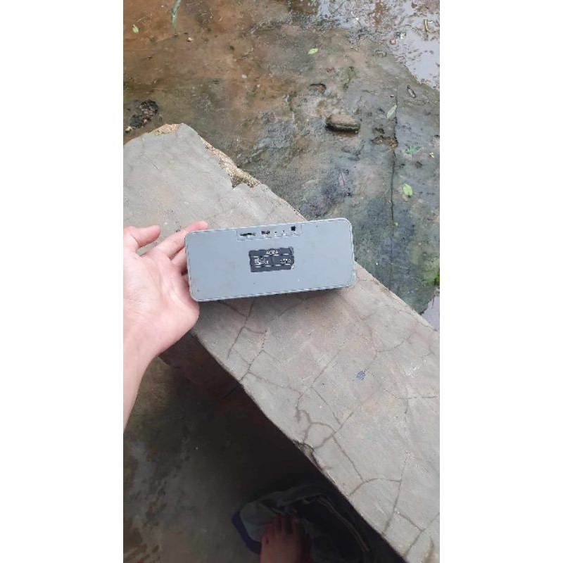 Loa Bluetooth cũ như hình nha