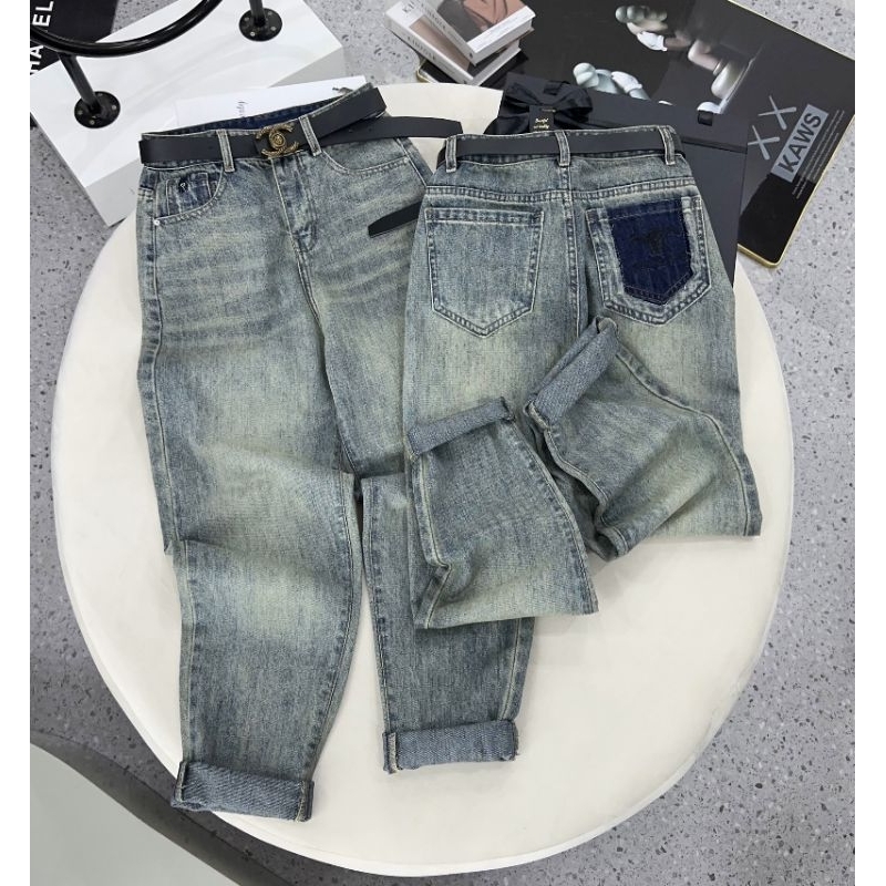 Quần baggy râu mèo rách túi sau thêu chữ