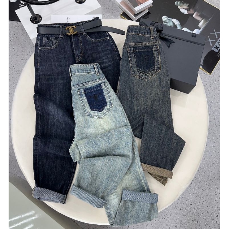 Quần baggy râu mèo rách túi sau thêu chữ
