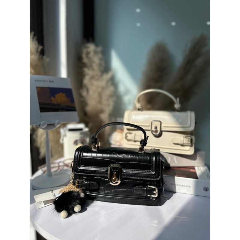 Ảnh thật - Cam kết chính hãng⏬️ Túi Chio2nd fullbox hãng da nhập khẩu trắng đen