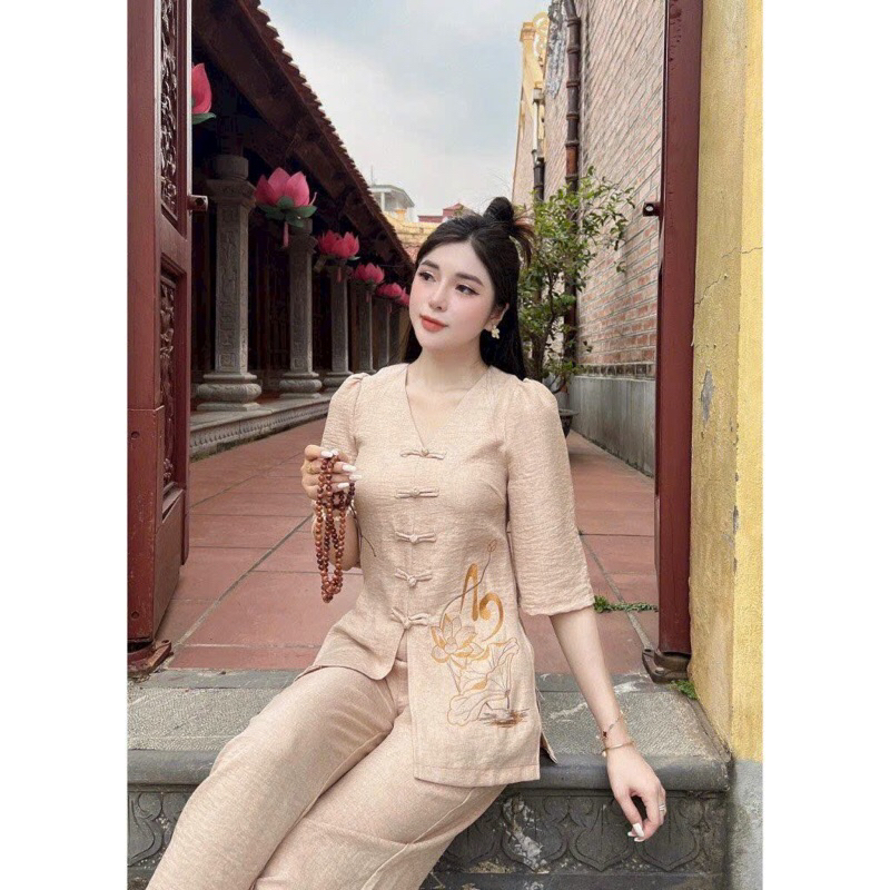 *Sét Lam tay lỡ nút mây thời trang nữ mặc đi lễ chùa chất liệu Đũi vân mây áo cổ V thêu hình Hoa sen quần dài ống suông