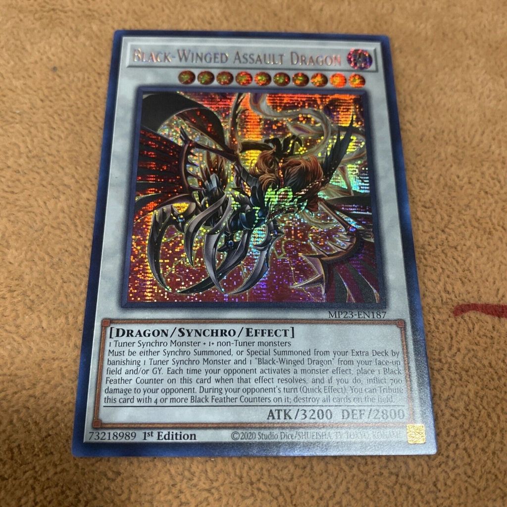 Lá bài thẻ bài Black Winged Assault Dragon - prismatic secret Rare - Tặng bọc bài nhựa bảo quản