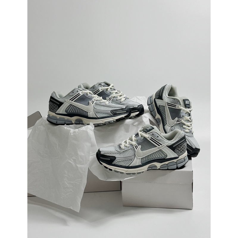 Giày thể thao N Vomero 5 Xám mới