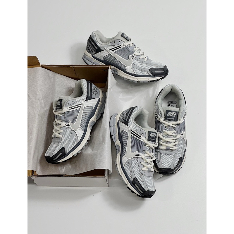 Giày thể thao N Vomero 5 Xám mới