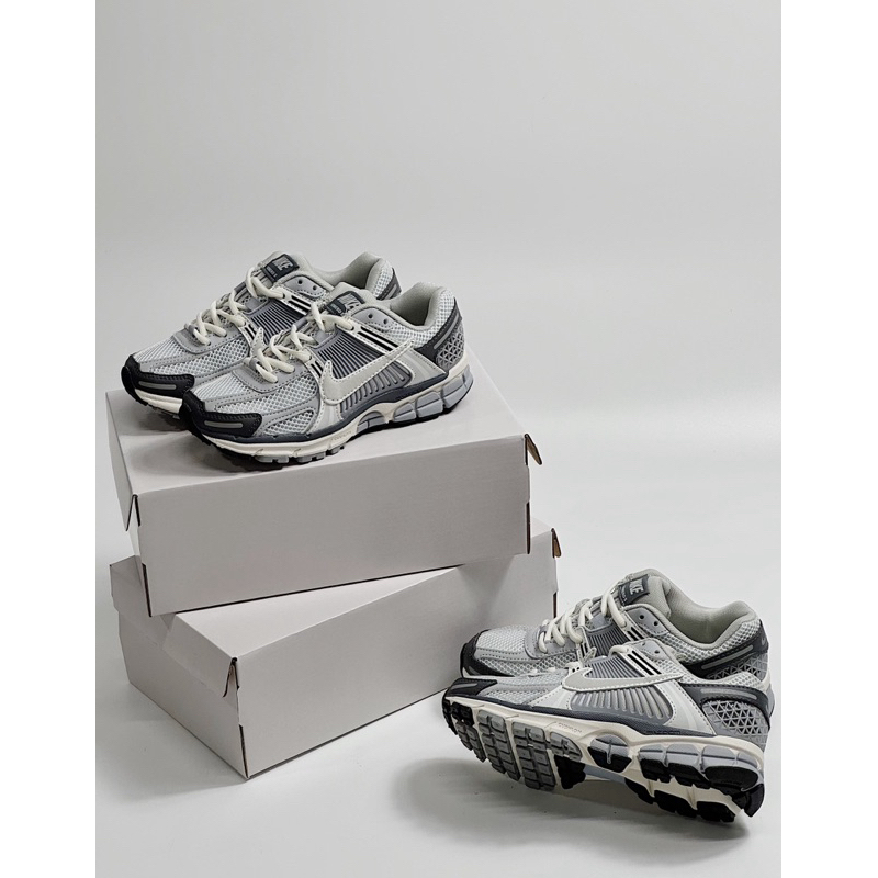 Giày thể thao N Vomero 5 Xám mới