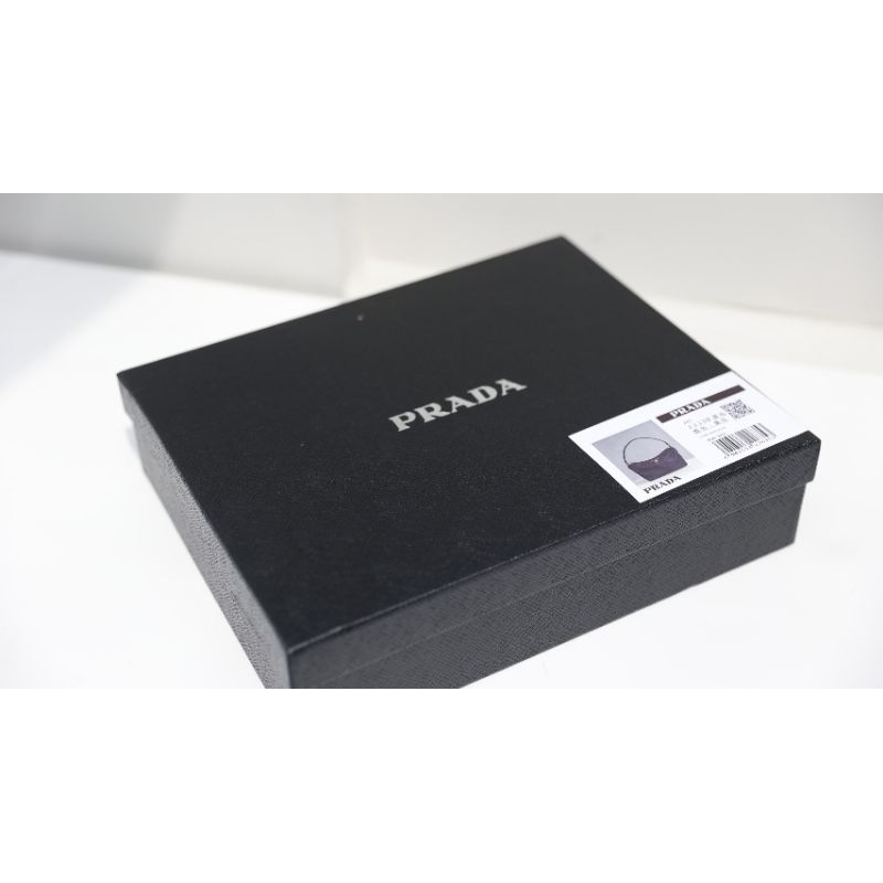 Túi xách Prada màu đen vải dù đặc trưng khóa vàng cực đẹp