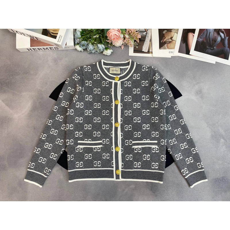 Áo len GC hoạ tiết xù khuy đồng QCSC