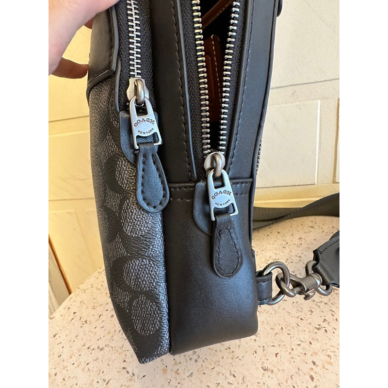 Túi đeo chéo nam Coach Gotham xuất xịn