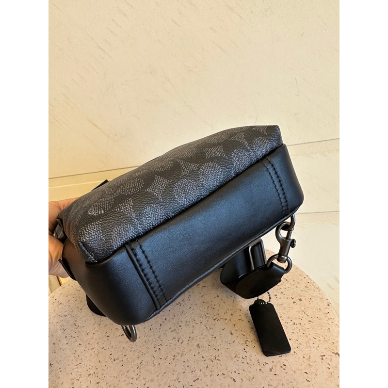 Túi đeo chéo nam Coach Gotham xuất xịn