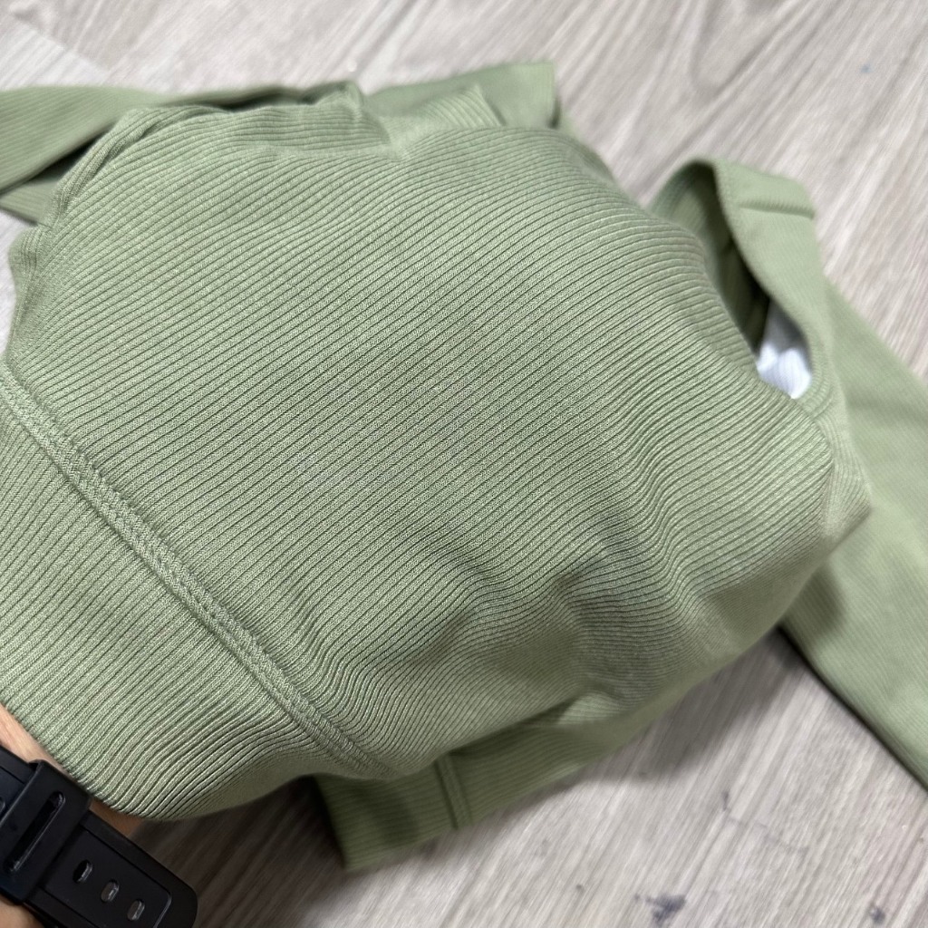 Áo Croptop Thể Thao Tay Dài Xỏ Ngón Có Mút Vải Thun Gân Co Giãn Tốt ATD03 Tập Gym Yoga