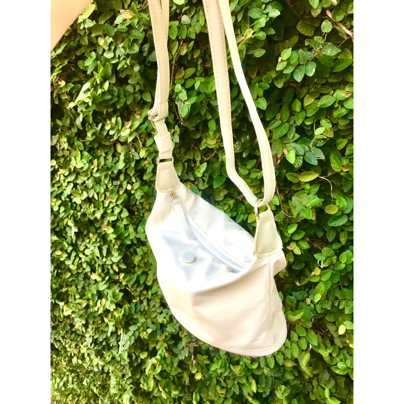 Túi đeo vai màu trắng sữa vải dù chống thấm nước