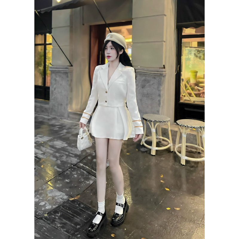 Set vét tay dài phối viền vàng phối chân váy siêu xinh