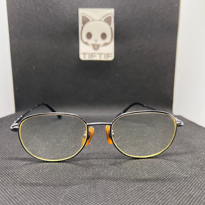 Kính si nhật hiệu Agnes.b