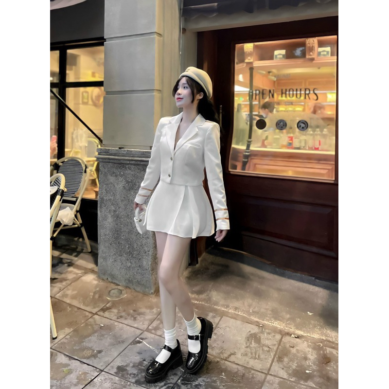 Set vét tay dài phối viền vàng phối chân váy siêu xinh