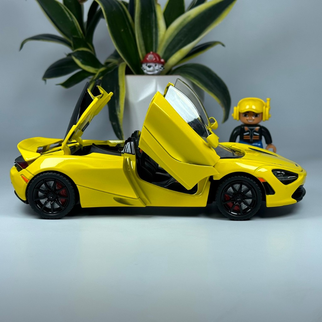 Mô hình siêu xe McLaren 720S mui trần tỷ lệ 1:24 bằng kim loại