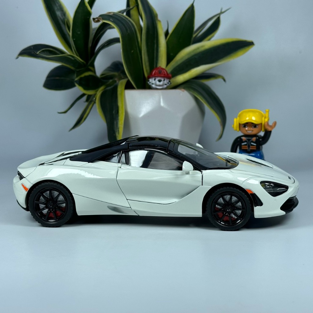 Mô hình siêu xe McLaren 720S mui trần tỷ lệ 1:24 bằng kim loại