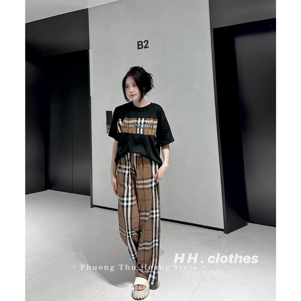 Set Bộ Đồ Nữ Áo Phông Ngắn Tay BBR Phối Kẻ To Mix Quần Kẻ Caro Nâu Freesize S1021