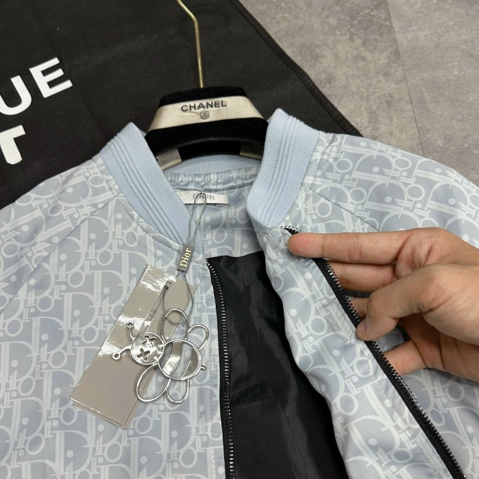 Áo Khoác Bomber Đì O Vân Dập Bo Cổ Tàu Quảng Châu_Áo Khoác Gió Nam Nữ Đì O Hai Lớp Bo Tay Vân Tàu