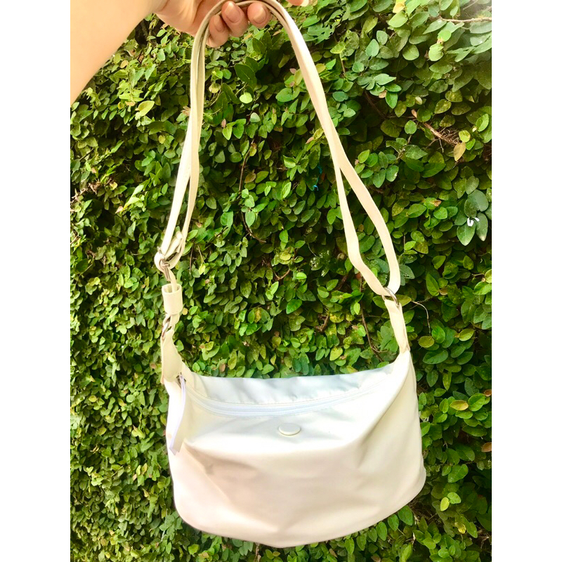 Túi đeo vai màu trắng sữa vải dù chống thấm nước