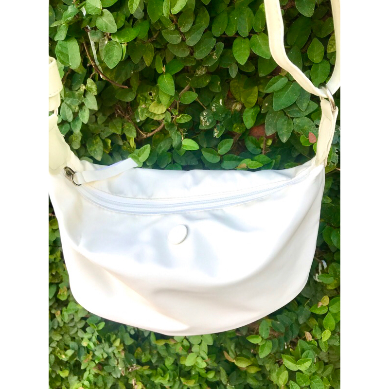 Túi đeo vai màu trắng sữa vải dù chống thấm nước