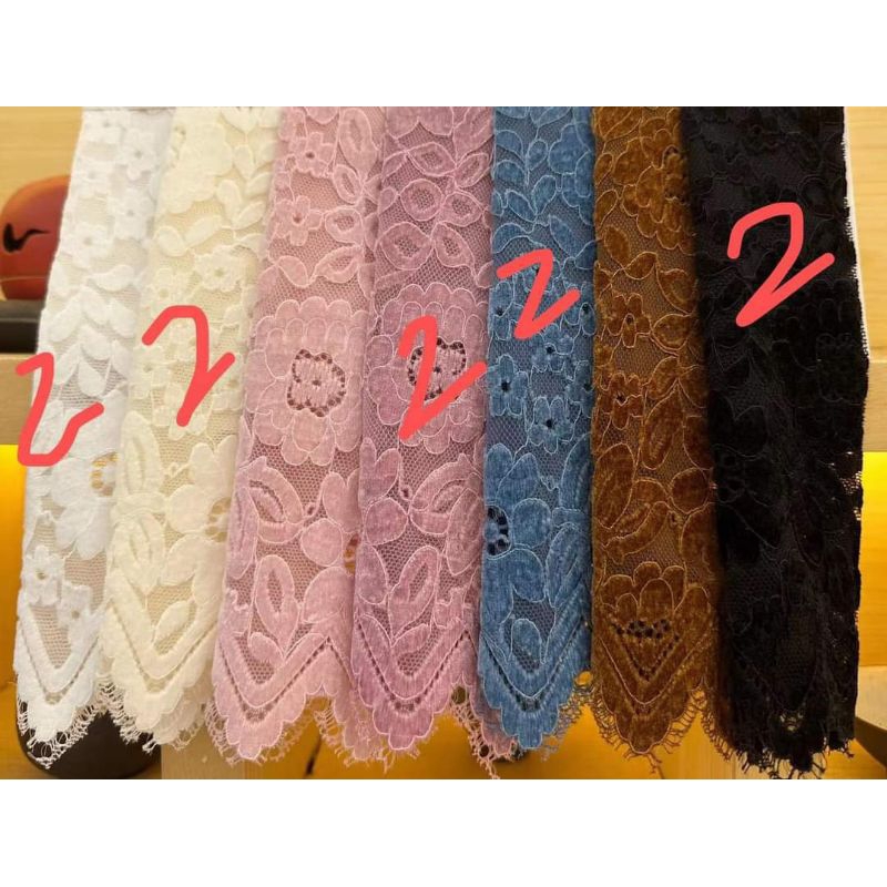 Vải ren nhung có nhiều màu lên áo dài ngày cưới