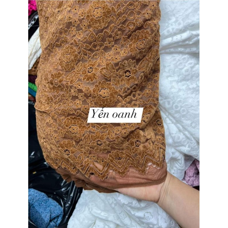 Vải ren nhung có nhiều màu lên áo dài ngày cưới