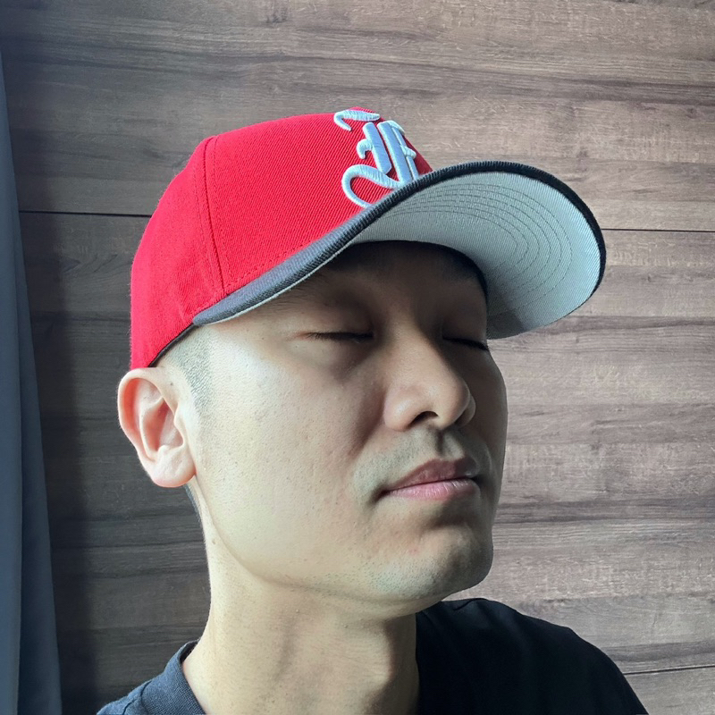 Nón lưỡi Trai fom vuông SÂU ĐẦU vải đỏ logo trắng chữ f cách điệu brand One Hat