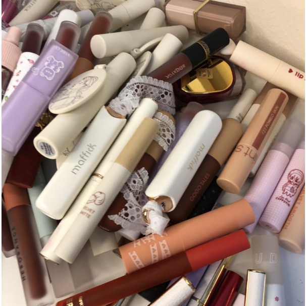 Son Môi / Kẻ mày / Phấn Má / Phấn mắt / Nước hoa Giao Hàng Ngẫu Nhiên