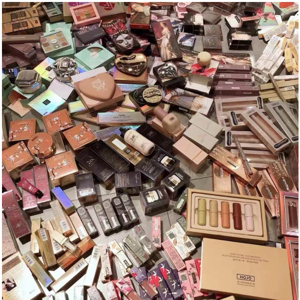 Son Môi / Kẻ mày / Phấn Má / Phấn mắt / Nước hoa Giao Hàng Ngẫu Nhiên