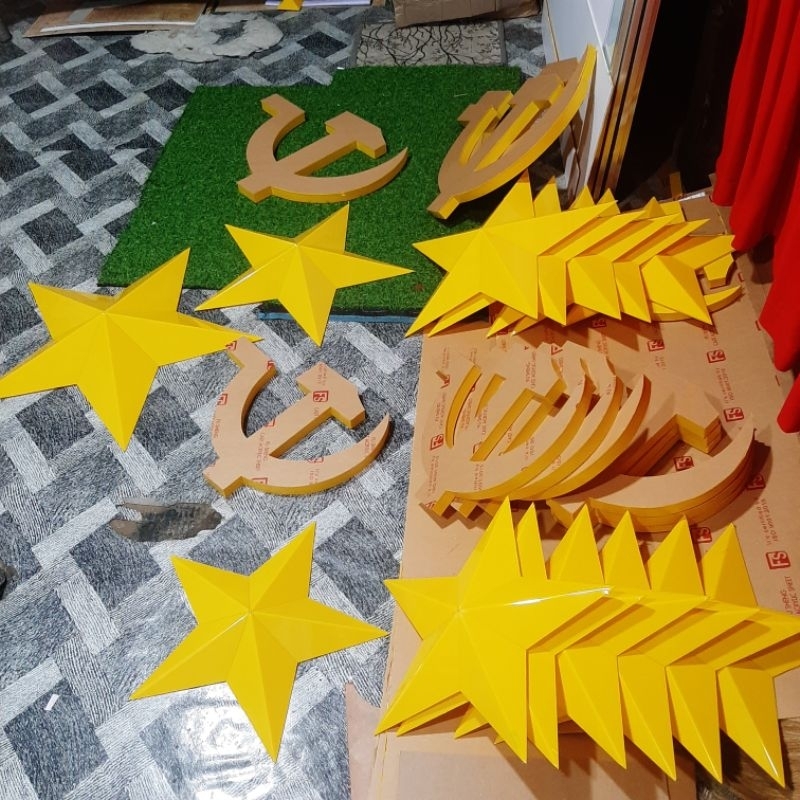 Ngôi sao búa liềm mica 30cm