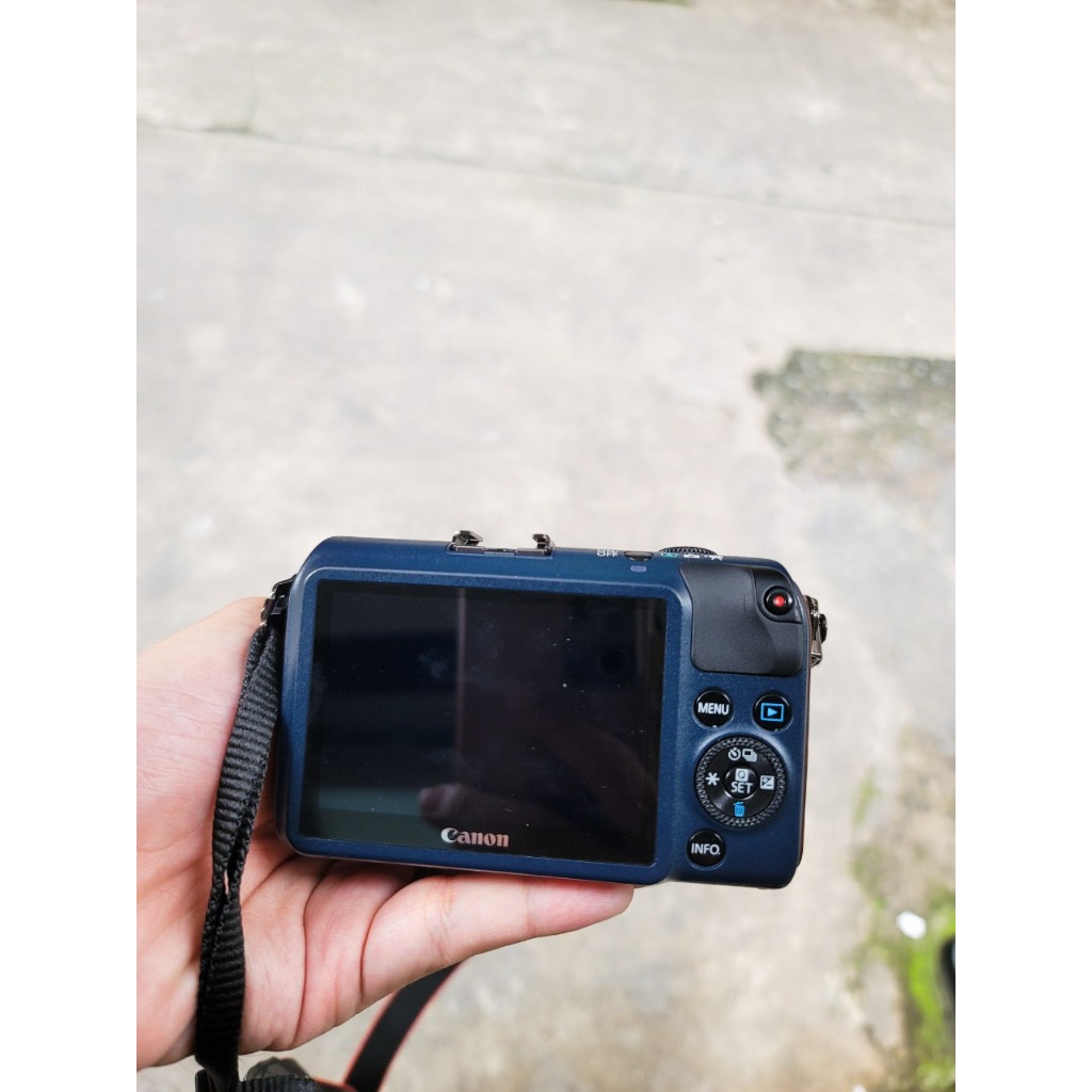 Máy ảnh Canon M + Lens 18-55mm IS STM - 18 Megapixel - Quay Phim FUllHD - Mới 98%