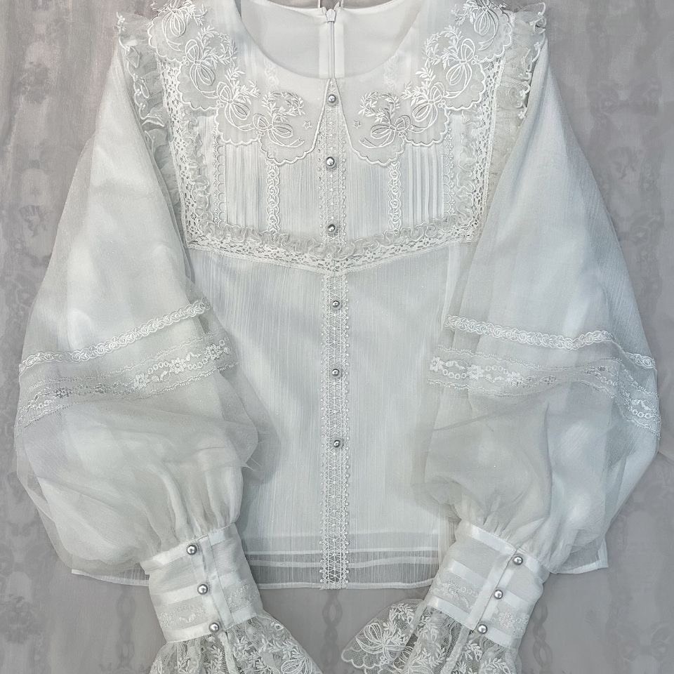 Áo blouse tơ phong cách tiểu thư phối váy lolita